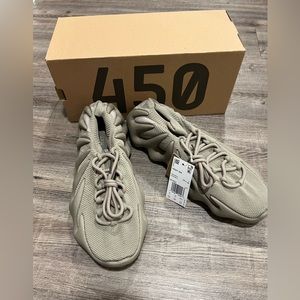 YEEZY 450- Brown Size 10. 5 NEVER WORN. NEW WITH TAGS. AUTHENTIC